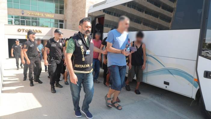 Antalya'da firari şahıslara eş zamanlı operasyon: 35 kişi yakalandı