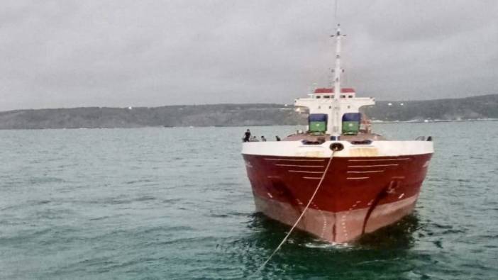 İstanbul Boğazı'nda arızalanan kargo gemisi demirletildi