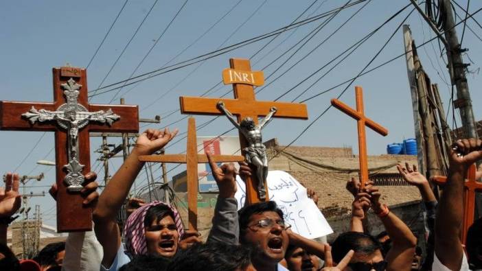 Pakistan'da kiliselere yönelik saldırılar nedeniyle en az 100 kişi gözaltına alındı