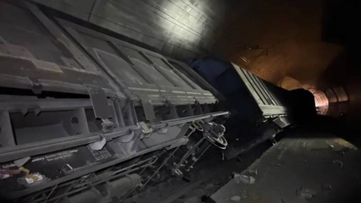 Dünya’nın en uzun demiryolu tünelinde tren kazası!