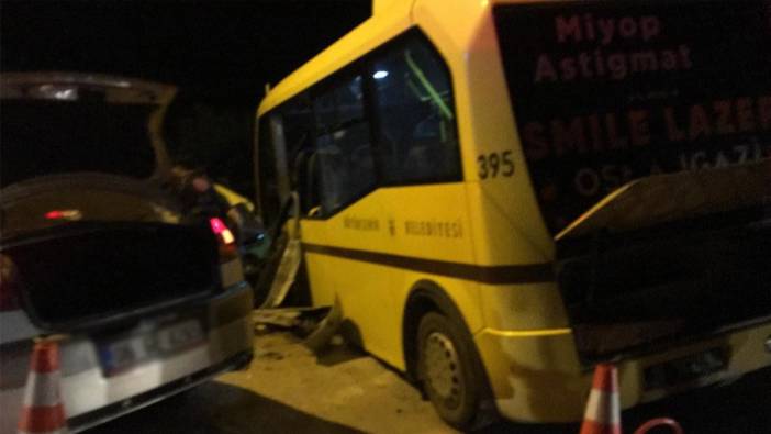 Bursa'da belediye otobüsüyle otomobil çarpıştı: 2 ölü