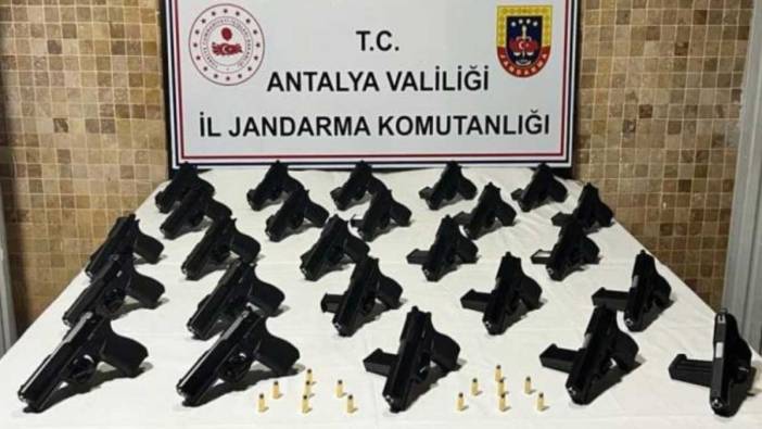 Antalya'da 25 tane ruhsatsız tabanca ele geçirildi