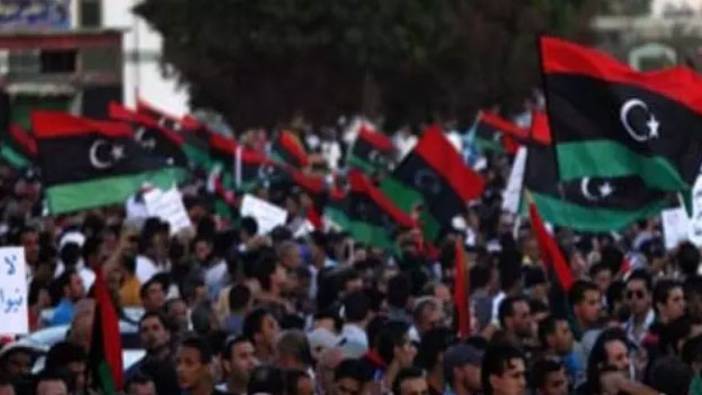 Libya Dışişleri Bakanlığı önünde ve birçok kentte protesto gösterileri düzenlendi