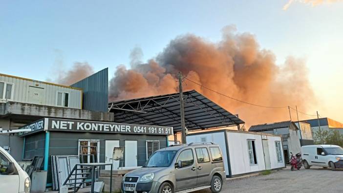 İzmit'te geri dönüşüm tesisinin kağıt deposunda yangın