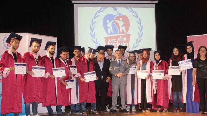 Türkçe öğrenen Suriyeli öğrenciler sertifikalarına kavuştu