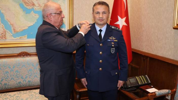 Bakan Güler, uzaya gidecek ilk Türk pilota rütbesini taktı