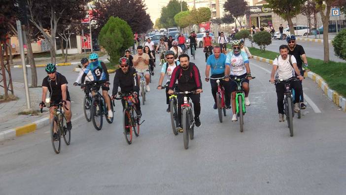 Van'da bisikletliler sağlıklı yaşam için pedal çevirdi