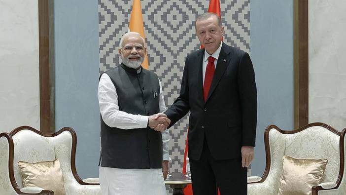 Cumhurbaşkanı Erdoğan, G20 Liderler Zirvesi kapsamında Hindistan Başbakanı Modi ile bir araya geldi.