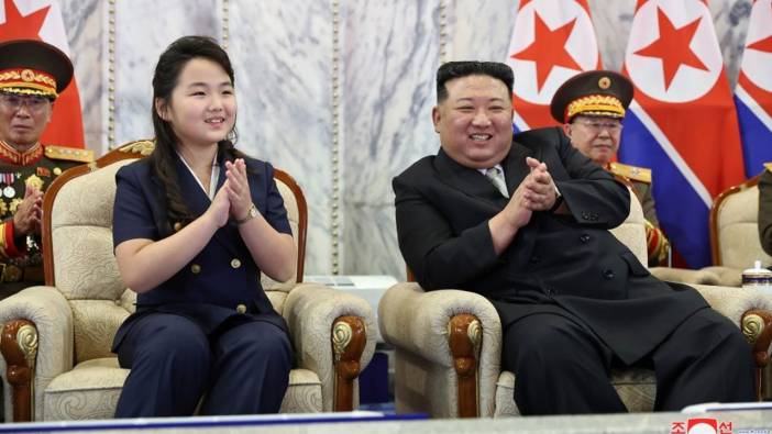Kuzey Kore 75. kuruluş yıl dönümünü askeri geçit töreniyle kutladı