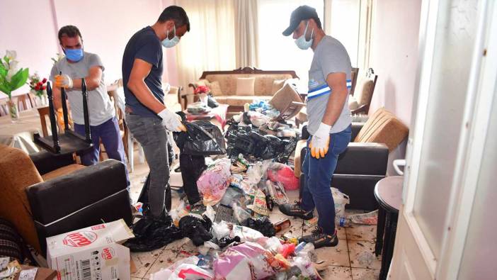 Adana'da bir evden 20 ton çöp çıktı