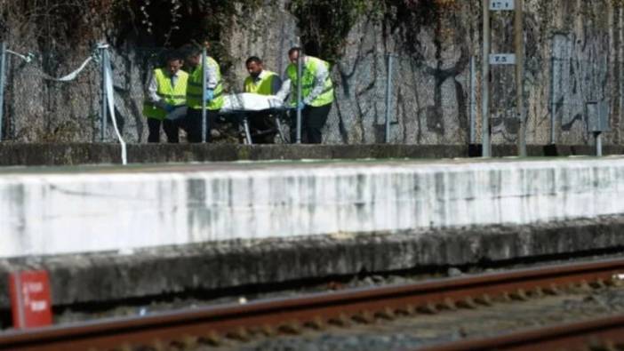 Trenin raylardan geçen bir gruba çarpması sonucu 4 kişi hayatını kaybetti