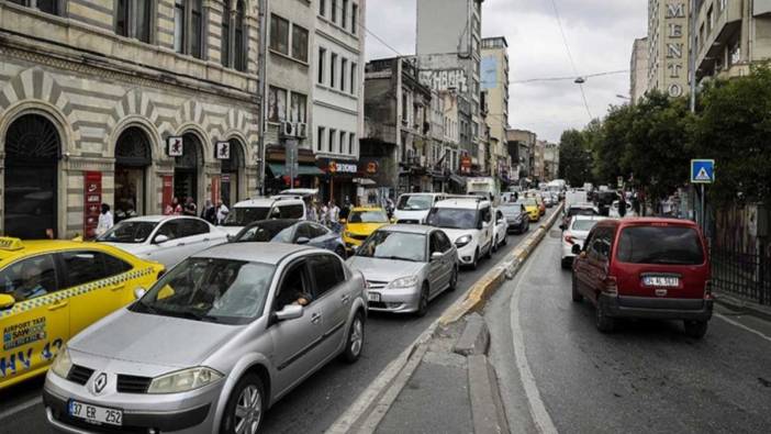 İstanbul'da trafik yoğunluğu ikiye katlandı