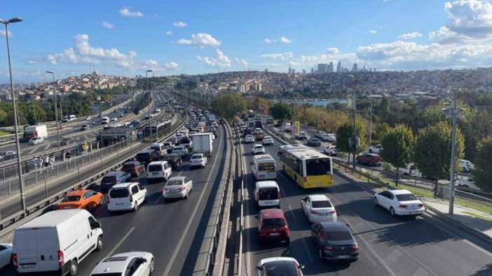 İstanbul'un bazı bölgelerinde trafik ikiye katlandı!