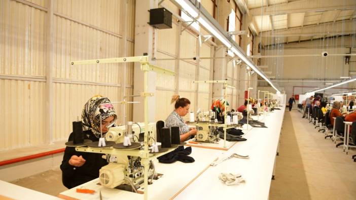 Elbistan Belediyesi'nin tekstil fabrikasında üretim başladı