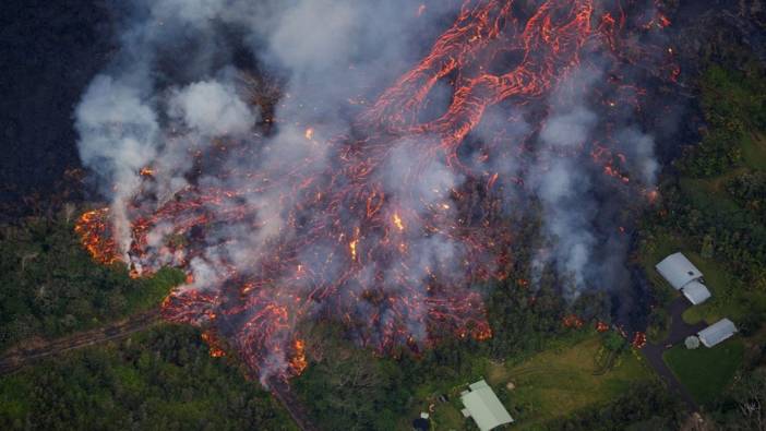 Kilauea Yanardağı kül ve duman püskürtmeye devam ediyor