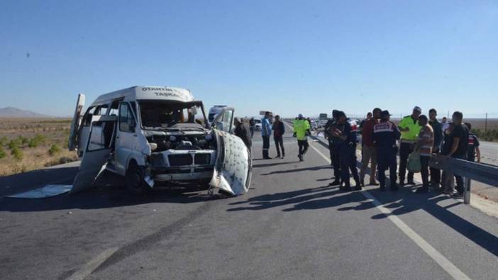 Karaman'da minibüs devrildi: 2 ölü, 9 yaralı