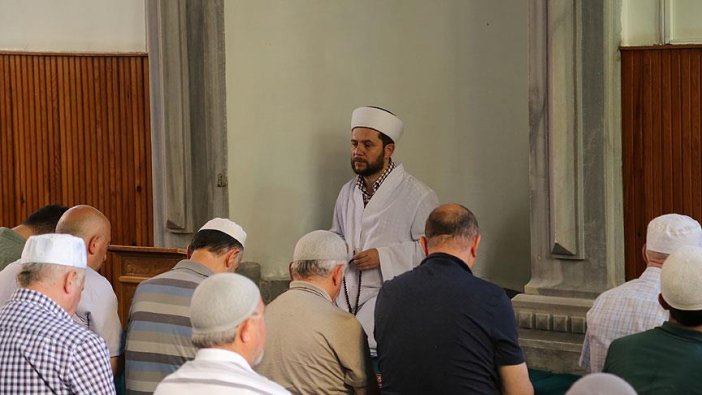 7/24 açık camide 'farklı' bir imam
