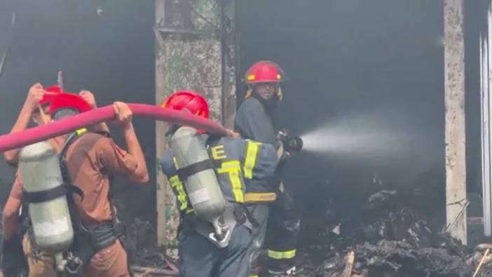 Bangladeş’te çarşıda yangın: Yüzlerce dükkan küle döndü