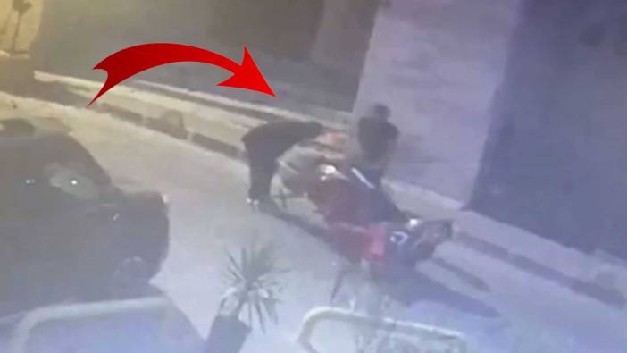 Fatih’te bir garip hırsızlık! El arabasıyla motosiklet çaldılar