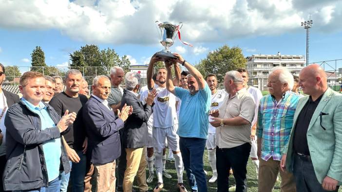 Küçükçekmece Sinop Spor, şampiyonluk kupasına kavuştu