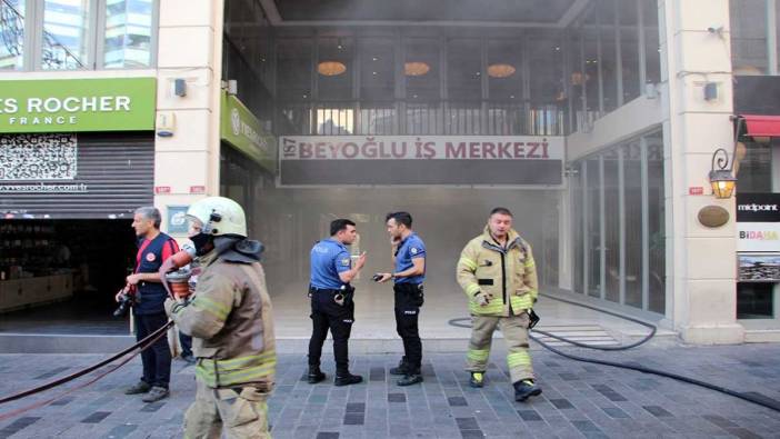 İstiklal Caddesi'ndeki 8 katlı iş merkezinde yangın