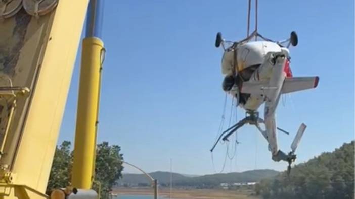 İzmir'de baraja düşen helikopterin enkazı sudan çıkarıldı