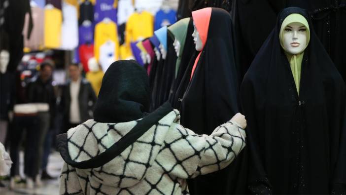İran'da zorunlu başörtüsü kuralıyla ilgili sert yaptırım yasası meclisten geçti.