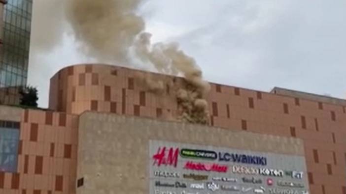 Maltepe'de AVM'de yangın paniği