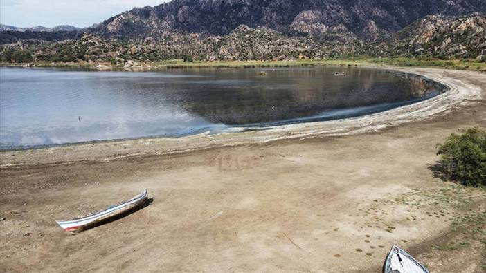 Kuş cenneti Bafa Gölü'nün suyu yaklaşık 20 metre çekildi