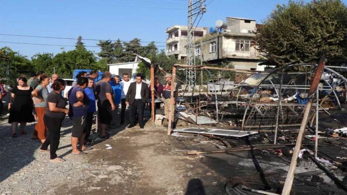 Depremde evleri hasar gören ailenin bu sefer de çadırları yandı!