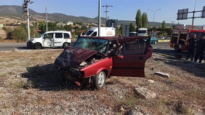 Konya'da öğretmenlerin olduğu araç otomobille çarpıştı: 6 yaralı