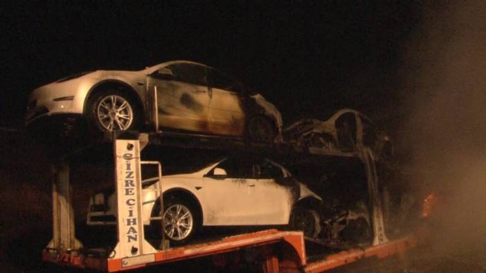 Tuzla'da lüks araç yüklü tır alev alev yandı! Araçlar kullanılamaz hale geldi