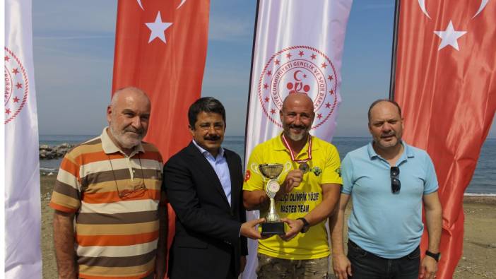 Büyük başarı! Adana'dan İskenderun'a 14 saat 58 dakikada yüzdü