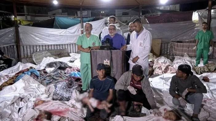 İsrail'in bombaladığı hastanede cenazeler arasında basın toplantısı düzenlendi