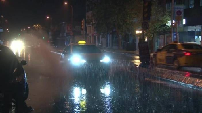 İstanbul'da gece yarısı itibariyle sağanak yağış etkili oldu