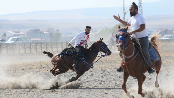 Kars'ta atlarla gösteri yapan ciritçiler yeni sezona hazırlanıyor