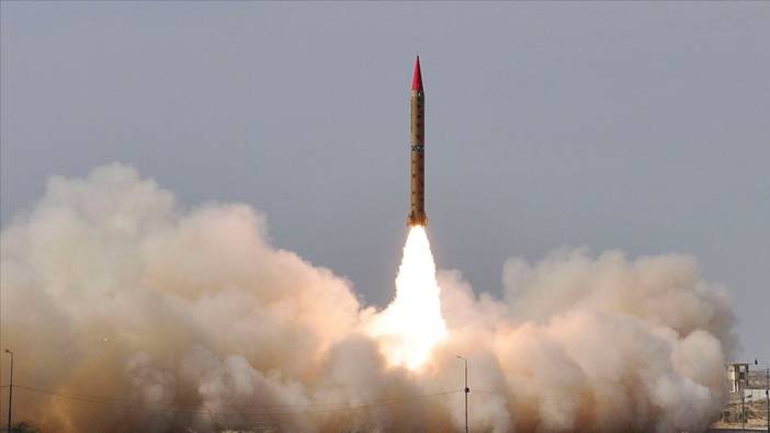 Pakistan, nükleer başlık taşıma kapasiteli Ebabil füzesini test etti