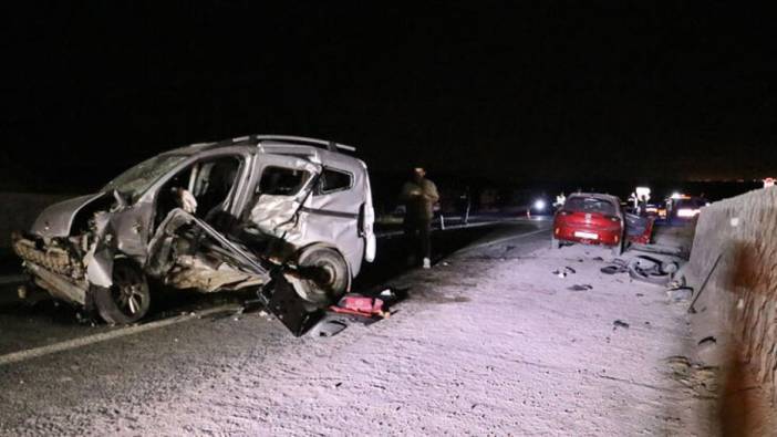 Diyarbakır’da kavşak kazası: Hafif ticari araç ile otomobil çarpıştı, 6 yaralı