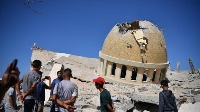 İsrail savaş uçakları gece saatlerinde Gazze'de camiyi daha bombaladı
