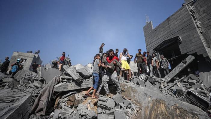 İsrail'in Han Yunus'taki bir evi bombalaması sonucu 5 Filistinli öldürüldü