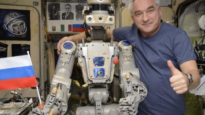 Rus insansı robot dünyaya döndü!