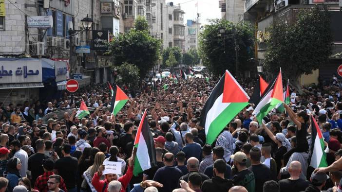 İsrail'in Gazze'ye yoğun saldırısı Fas Meclisi önünde protesto edildi