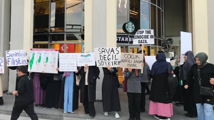 Kayseri'de genç kızlardan Starbucks önünde İsrail protestosu