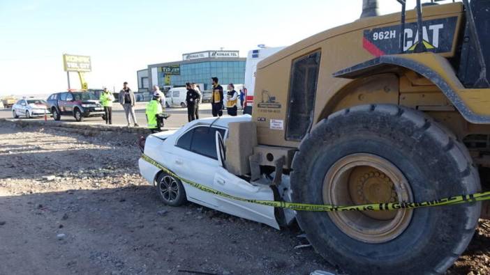 Aksaray'da feci kaza: Otomobil iş makinesine çarptı, sürücü hayatını kaybetti