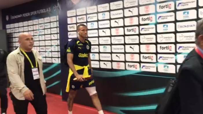 Fenerbahçe'nin başarılı stoperi Rodrigo Becao, stattan sekerek ayrıldı