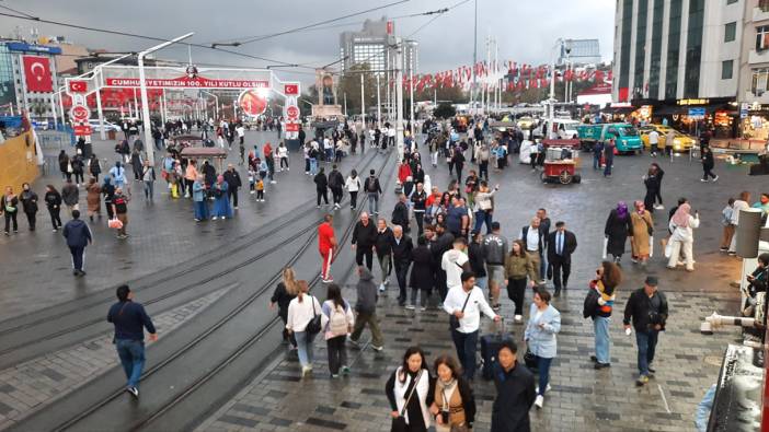 Sağanak yağış İstanbul'u etkisi altına aldı: Vatandaşlar zor anlar yaşadı