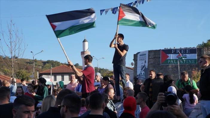 Sırbistan'ın Novi Pazar kentinde Filistin'e destek gösterisi yapıldı