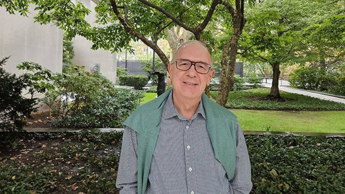 ABD'de çalışmalarının heykeli dikilen Türk profesör Özçelik, bu kez "Düşünce Lideri" seçildi