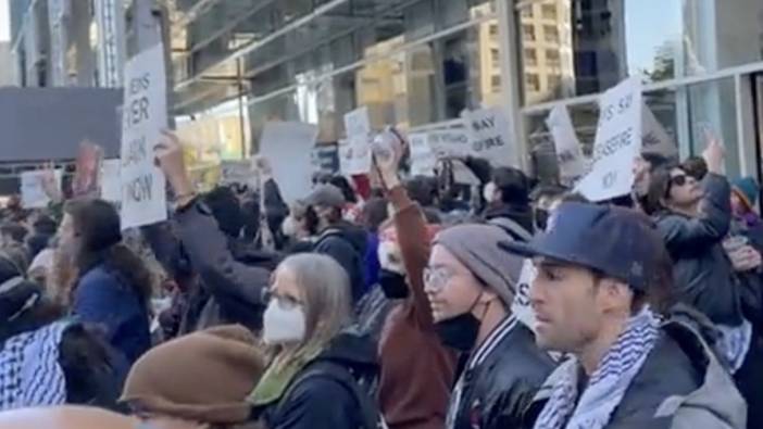ABD'de Yahudiler, İsrail'in Chicago Konsolosluğu önünde Filistin'e destek gösterisi düzenledi