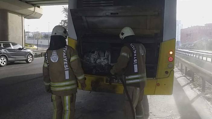 Kartal'da İETT otobüsünün motor kısmında yangın çıktı